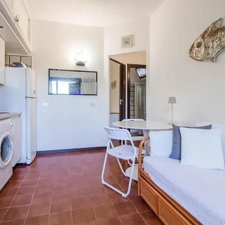 Guesthost - Esmeralda Near The Sea With Patio!