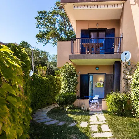 Apartment Casa Esmeralda Near The Sea With Patio!
