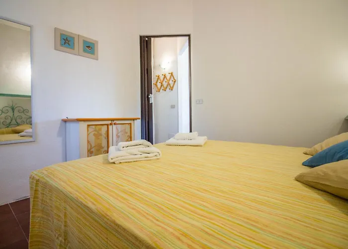 Guesthost - Esmeralda Near The Sea With Patio! *