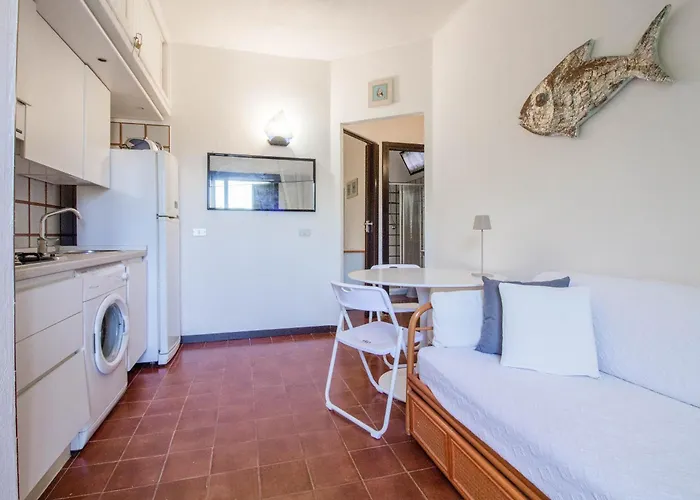 Guesthost - Esmeralda Near The Sea With Patio!