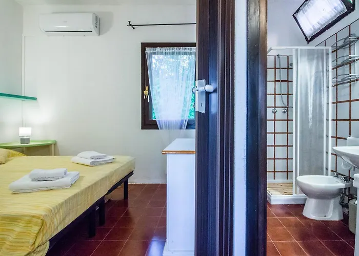 Guesthost - Esmeralda Near The Sea With Patio! Apartamento