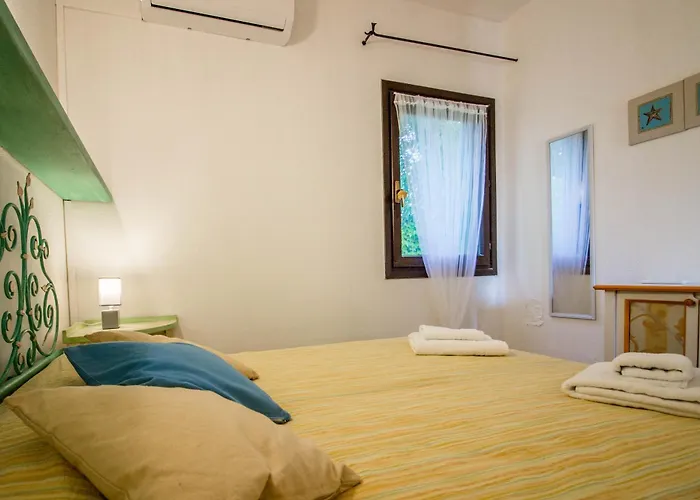 Guesthost - Esmeralda Near The Sea With Patio! Apartamento
