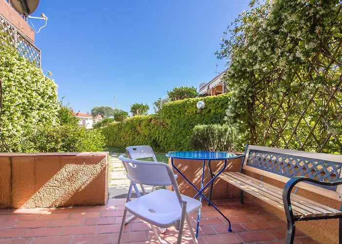 Guesthost - Esmeralda Near The Sea With Patio! *