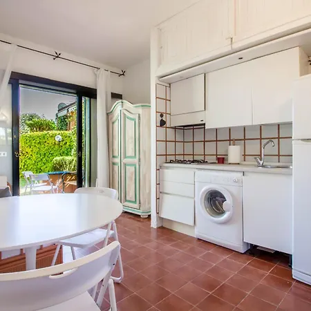 Guesthost - Esmeralda Near The Sea With Patio! *