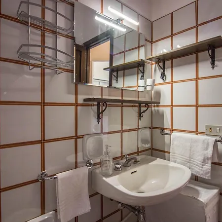 Guesthost - Esmeralda Near The Sea With Patio! * Cannigione