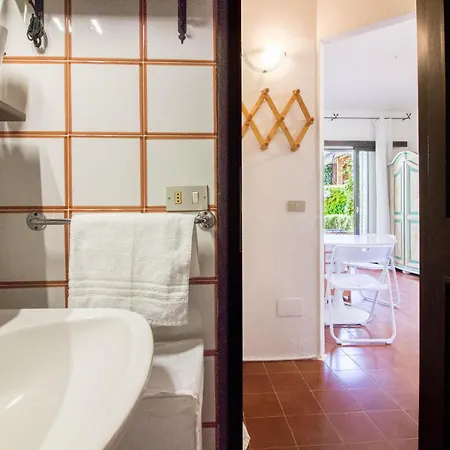 Guesthost - Esmeralda Near The Sea With Patio! Cannigione