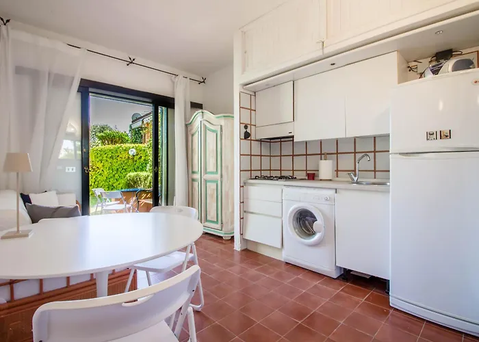 Guesthost - Esmeralda Near The Sea With Patio! *